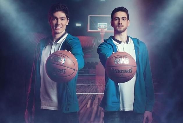 Cedi Osman (balra) és Furkan Korkmaz a török kosárlabdázás jövője (Anadolu Efes)