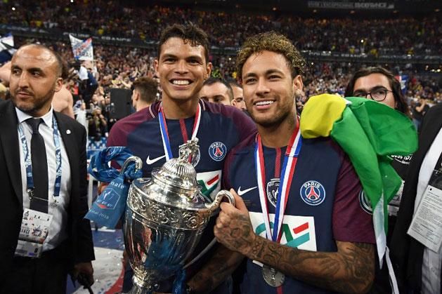 Neymar (jobbra) most már Francia Kupa-győztesnek is vallhatja magát