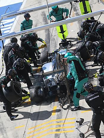 Rosberg utolsó kerékcseréje – ha az előzőnél 
nem kapkodnak, talán erre sincs szükség