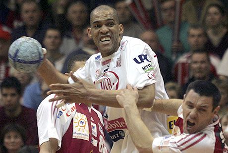 A 35 éves veszprémi Pérez Carlos szeretne játszani a vb-n, de sérülése ebben meggátolhatja