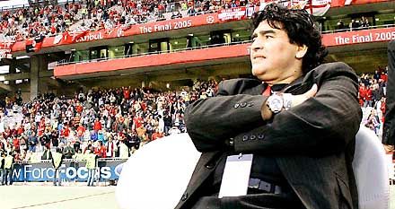 Diego Armando Maradona újra szívesen látott vendég mindenhol &#8211; ez a kép a BL-döntôn készült róla