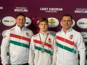 Két szélén az edzők: Cifferszky Ákos (bal) és az édesapa, Lévai Zoltán (jobb); középen pedig a tanítvány, Lévai Levente Forrás: MBSZ