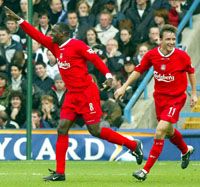 Emile Heskey (balra) szerezte a Liverpool elsô gólját a Fulham elleni összecsapáson