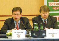 Két év békés egymás mellett ülés után csak elváltak csendben: Bozóky Imre MLSZ-elnök (balra) keresheti Gellei Imre utódját (Fotó: M. Németh Péter)