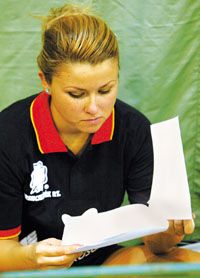 Fazekas Mária már nem csak a pingpongütôvel bánik ügyesen (Fotó: Meggyesi Bálint)