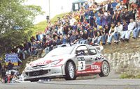 Gilles Panizzi, a legutóbbi két San Remo-rali gyôztese vezet nyolc gyorsasági után (Fotó: Reuters/Eric Gaillard)