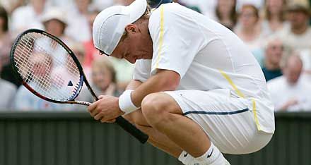 Lleyton Hewitt (képünkön) számára nem újdonság, hogy képtelen lépésttartani Roger Federerrel: sorozatban nyolcadszor kapott ki a svájci géniusztól