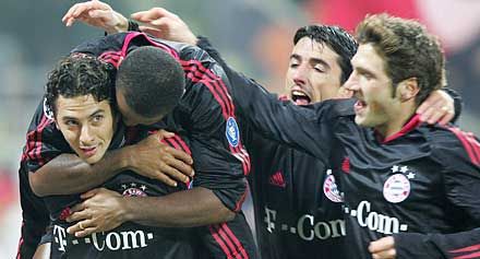 Pizarro (balra) kétszer is a nyakába vehette a Bayern MünchentKATTINTSON A KÉPRE, ÉS NÉZZE MEG KÉPGALÉRIÁNKAT!
