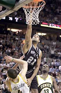 Tim Duncan volt a Spurs nyerő embere