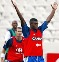 Marcel Desailly a háttérbe szorítja Zidane-t &#8211; legalábbis most, a mérkôzés elôtt