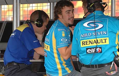 Fernando Alonso elmondta: csapata nagy része megelégedett annyival, hogy a Renault átvette a vezetést a konstruktôrök pontversenyében