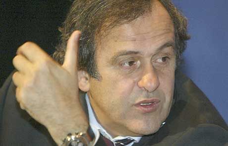 Michel Platini, a titokzatoskodó: a francia sztár szívesen beszél a múltjáról, ellenben azt nem árulja el, mit vár a jövôtôl