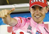 Damiano Cunego a Passo Furcián faképnél hagyott minden menôt