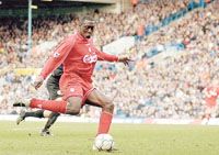 Emile Heskey (képünkön) és Michael Owen vezeti a Liverpool akcióit