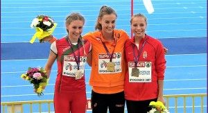 Kozák Luca (jobbról) bronzéremnek örülhetett 100 méter gáton Forrás: atletika.hu