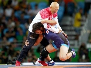 Riszako Kavai, immár olimpiai bajnokként, Szakae mestert is a szőnyegre küldte Fotó: internet