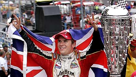 Dan Wheldon a brit zázslóval ünnepelte negyedik indianapolisi győzelmét