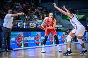 Boros Júlia (pirosban) ismét húzóembernek bizonyult Forrás: FIBA.Basketball