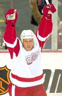 Góltermelésben már régen édesapja elôtt jár a Detroit Red Wingset erôsítô Brett Hull