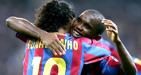 Az elôzô ütközetükkel szemben Ronaldinho és Eto&#8217;o góljai most gyôzelmet értek a Barcának Madridban