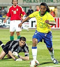 A brazil klasszisok kedvéért megtelt a Puskás ferenc-stadion