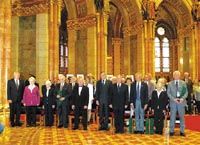 A Nemzet Sportolói tiszteletére rendezett ünnepség elején felcsendült a Himnusz, amit pályafutásuk során oly sokszor hallhattak a világversenyeken aratott gyôzelmek után (fotók: Meggyesi Bálint)