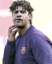 Frank Rijkaard állítja, meg tud birkózni a Barcelona gondjaival