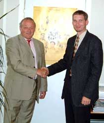 Eisenkrammer (jobbra) a Tour de France igazgatójával, Leblanc-nal