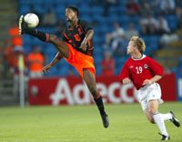 Patrick Kluivert lehet a már 16 mérkôzés óta veretlen holland válogatott egyik vezére