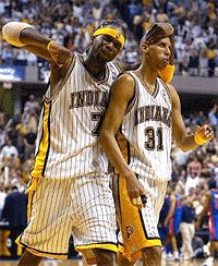 Millert köszönti a Pacers O'Nealje