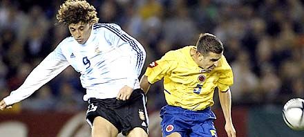 Hernán Crespo (9) második félidôben szerzett gólja három pontot ért Argentínának, amely immár fölényesen vezeti a dél-amerikai zónát