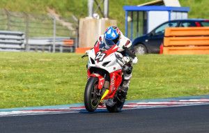 Bálint száguld a győzelem felé az oscherslebeni versenyen