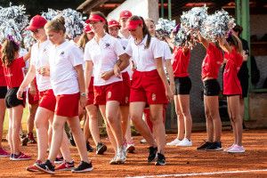 A magyar U16-os válogatott tagjai először sétálnak Európa-bajnoki megnyitón Forrás: Softball klub Princ Facebook oldala