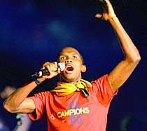 A Nou Campban megrendezett fesztiválon Samuel Eto&#8217;o is szólásra emelkedett. Bár ne tette volna&#8230; Utána sajtótájékoztatón kellett bocsánatot kérnie