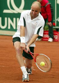 Andre Agassi a világranglista 339. helyén álló teniszezôtôl kapott ki