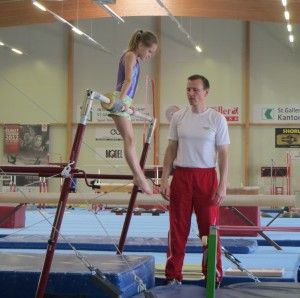 Bordán Csaba edzés közben egy fiatal svájci tanítványával