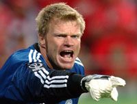 Oliver Kahn a saját rekordját adhatja át a múltnak, ha 24 percig nem kap gólt odahaza