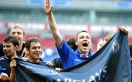 A kép önmagáért beszél. Középen John Terry, balra mellette Joe Cole (fotó: Reuters)