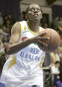 Az amerikai klasszis, Nikki Teasley személyében WNBA-bajnok szervezi az új évadban a nagy álmokat szövögetô soproniak támadásait