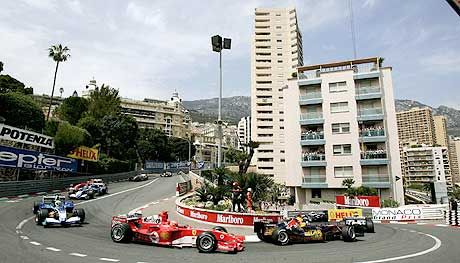 Monte-Carlo utcáin a lassú pilóták akaratlanul is gondot okoznak gyorsabb kollégáiknak, emiatt a szombati idômérô edzésen szokatlan rajtsorrend alakulhat ki