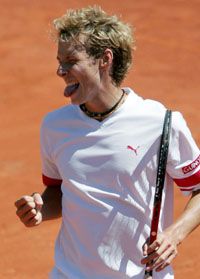 Jérome Haehnel élete elsô fôtáblás gyôzelmét aratta &#8211; Andre Agassinak nem jött össze a 800. ugyanebbôl&#8230;