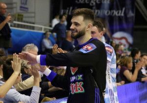 A kezdőként debütáló Nagy Martint éltette a szegedi közönség Forrás: pickhandball.hu