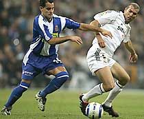 A madridi gólgyártás Zidane (jobbra) kezdte meg
