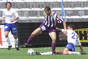 Korolovszky Gábor (csíkos mezben) nemsokára újra idegenlégiósként futballozhat