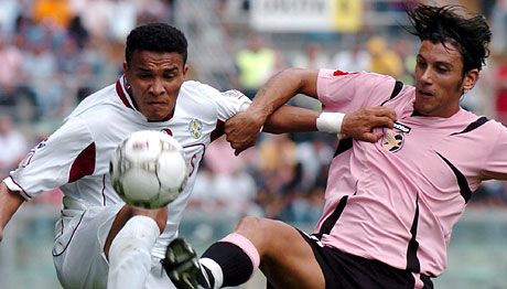 Cristian Zaccardo (jobbra), a Palermo védôje csapatával lendületben van