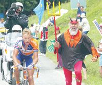 A holland Michael Boogerd nyerte az idei Tour de France egyik legnehezebb szakaszát &#8211;pedig olykor az ördög is űzte (Fotó: Reuters)