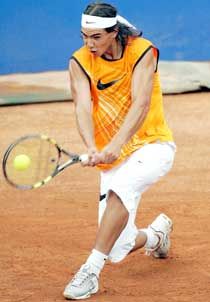 A 18 esztendôs Rafael Nadal is jó eséllyel pályázik a Roland Garros bajnoki címére &#8211; holott ô elôször szerepel a férfi egyes fôtábláján