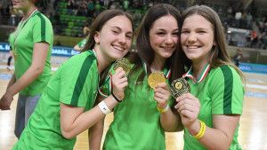 A fradista serdülő lányok a négyes döntő végén is aranyérmet ünnepelnének Forrás: fradi.hu