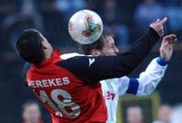 Kocsárdi (fehérben) nemcsak Kerekesre figyelt, hanem gólt is szerzett (Fotó: Laufer László)
