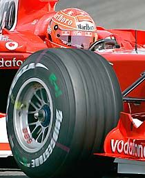 Michael Schumacher elégedett lehet a harmadik helyével